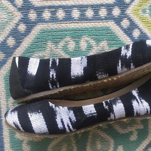 NEW black & white Reef ergonomic ballet flats